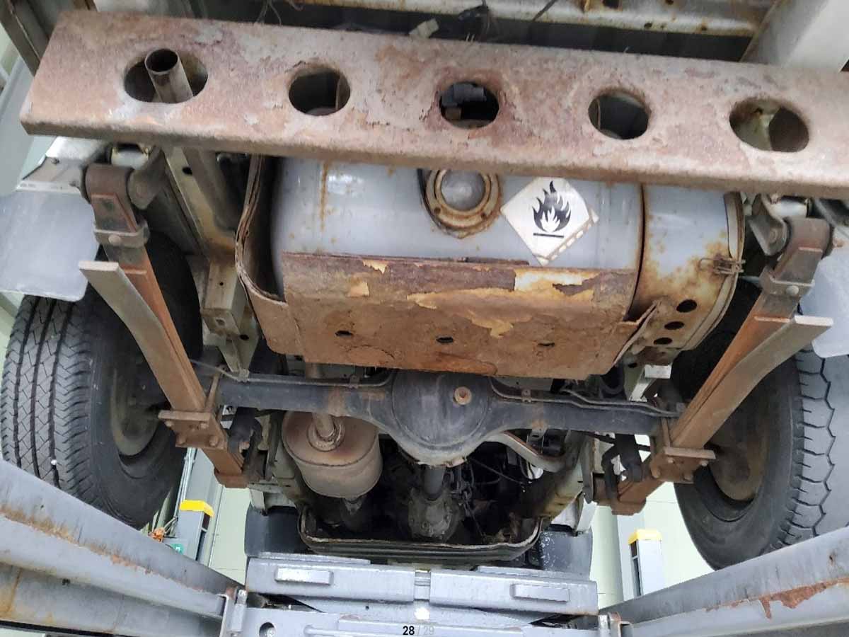 라보 하부 점검 부식 LPG 가스통